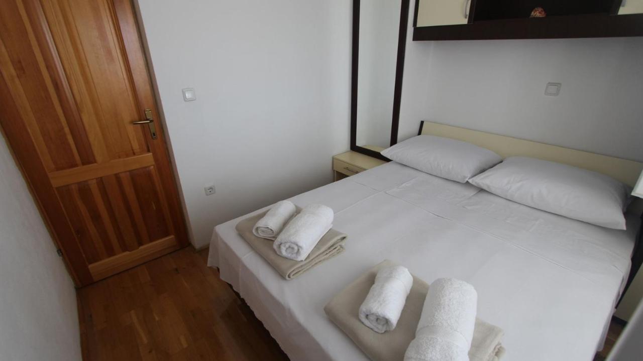 Apartments Jela Sveti Vid-Miholjice Eksteriør billede