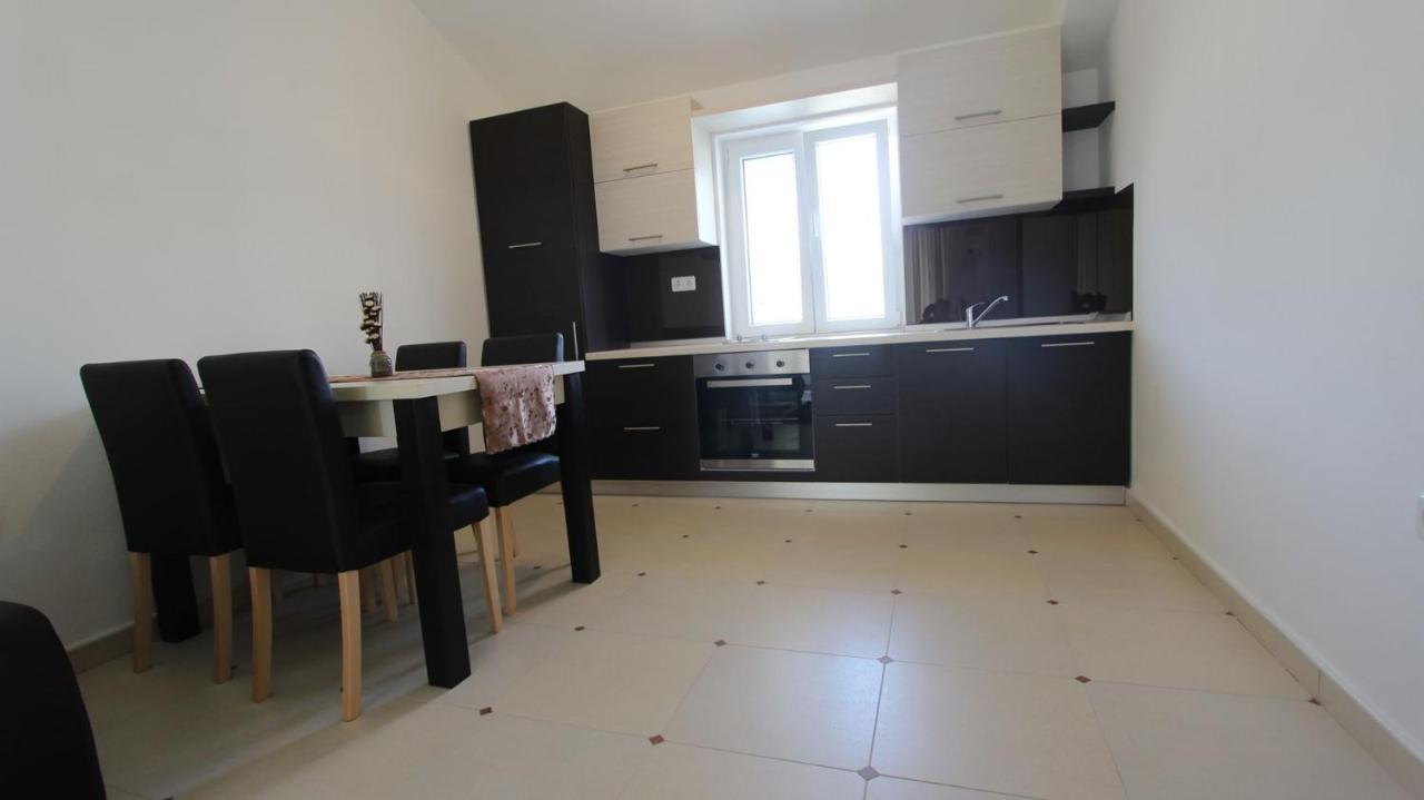 Apartments Jela Sveti Vid-Miholjice Eksteriør billede