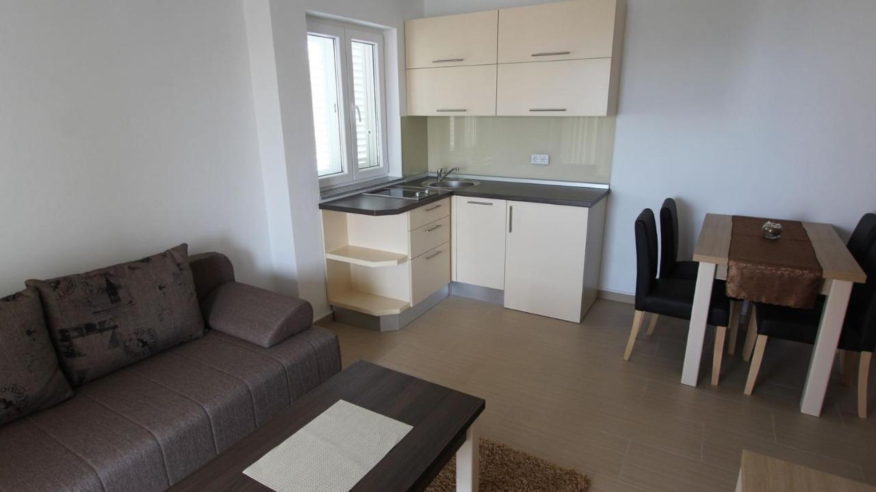Apartments Jela Sveti Vid-Miholjice Eksteriør billede