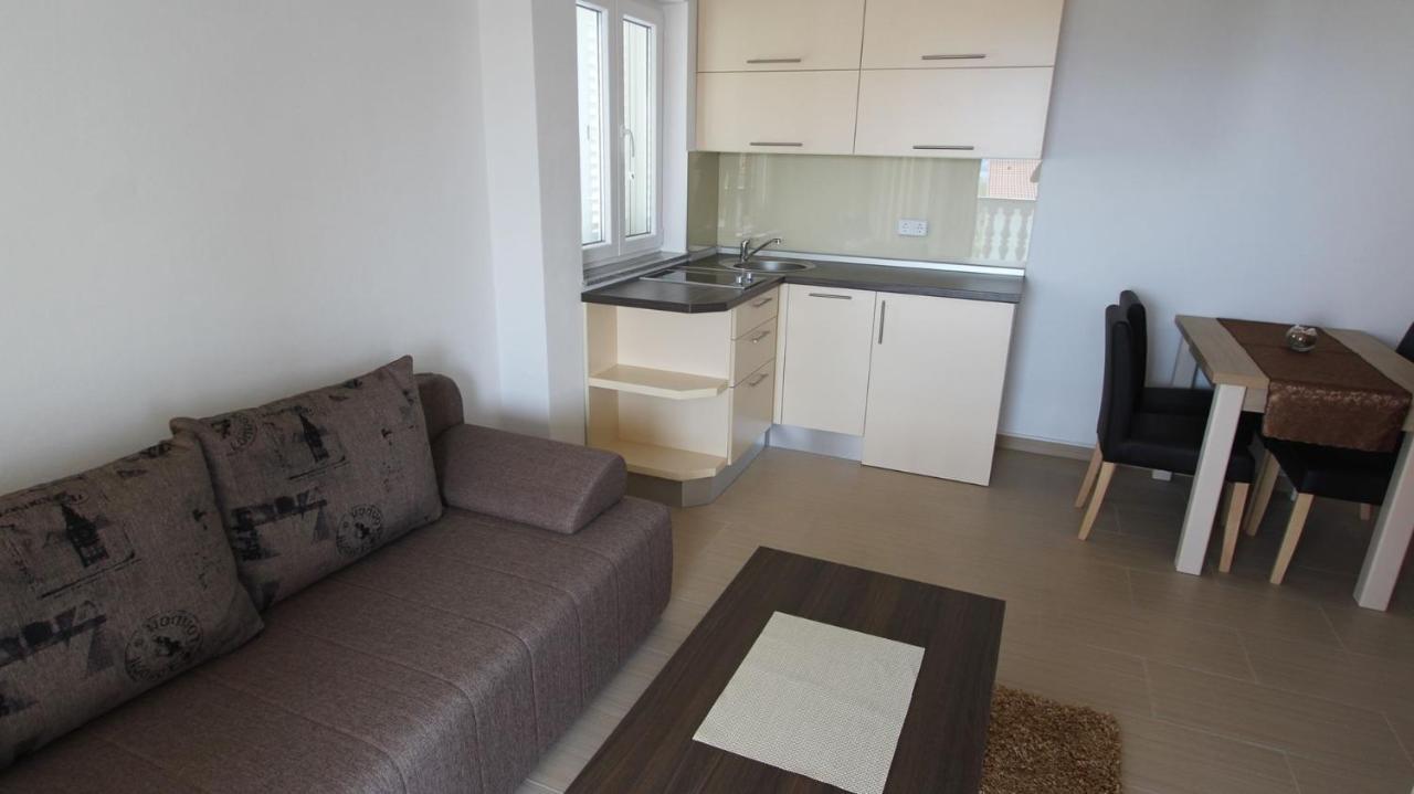 Apartments Jela Sveti Vid-Miholjice Eksteriør billede