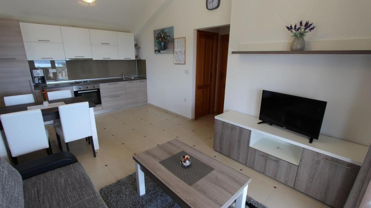 Apartments Jela Sveti Vid-Miholjice Eksteriør billede